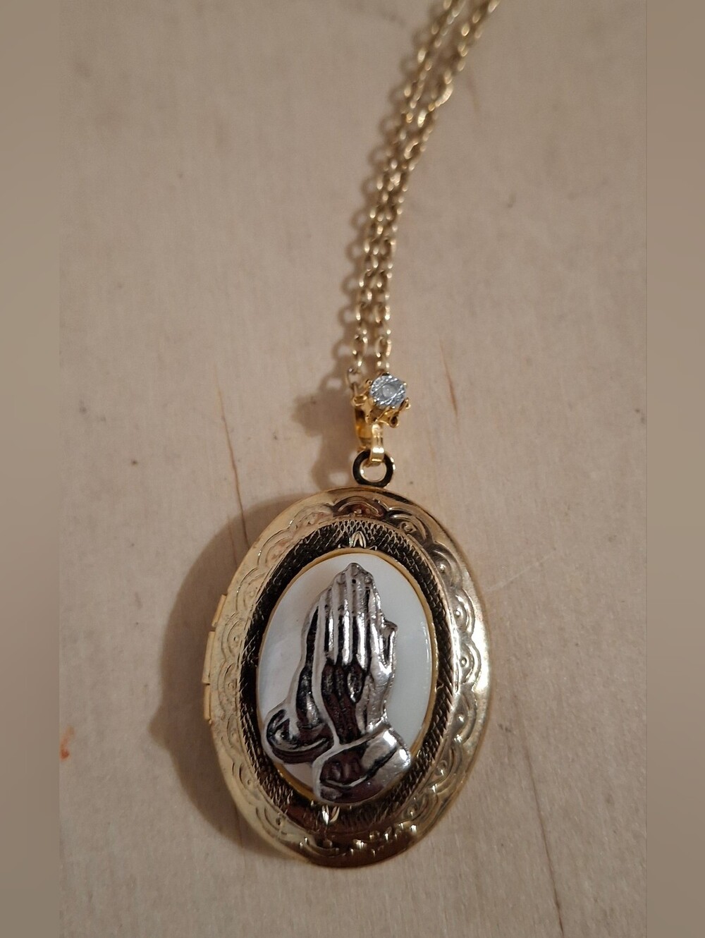 New Vintage Gold tone Locket with Praying Hands on Mother of Pearl, 18" chain